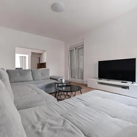 Paula Center 자다르