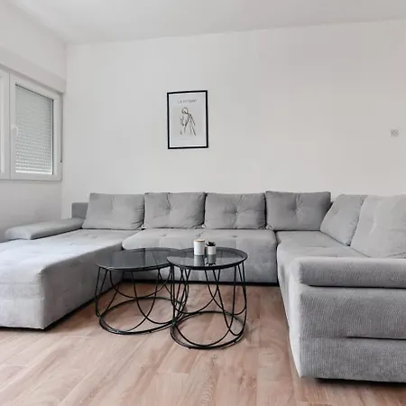 Paula Center * Ζαντάρ
