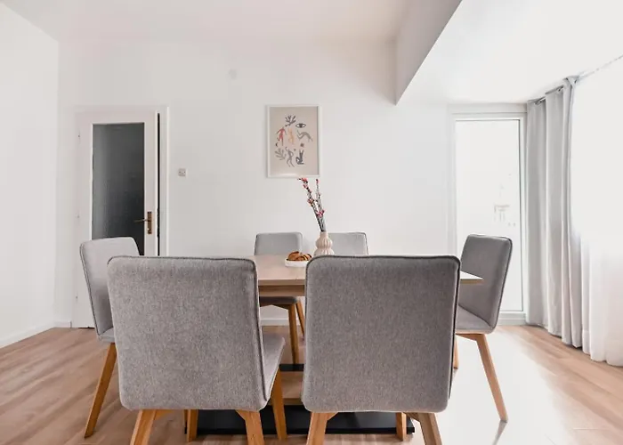 Paula Center زادار